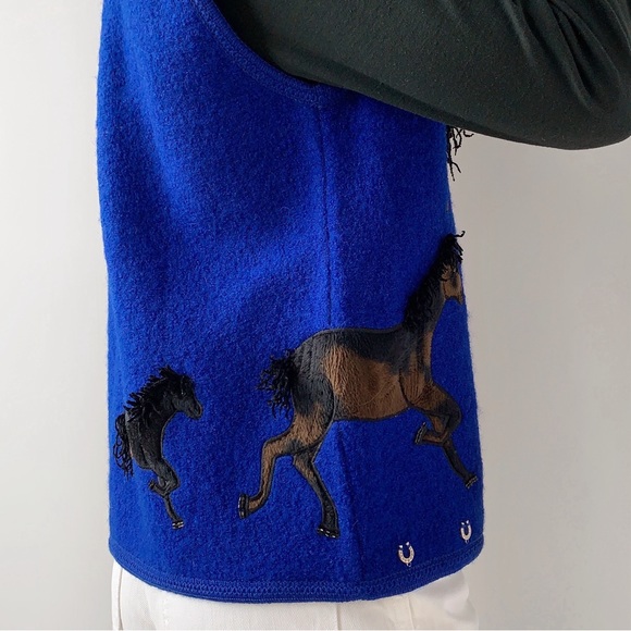 ‼️SOLD‼️ Vintage embroidered horses wool sweater vest with faux fur collar - Picture 4 of 9